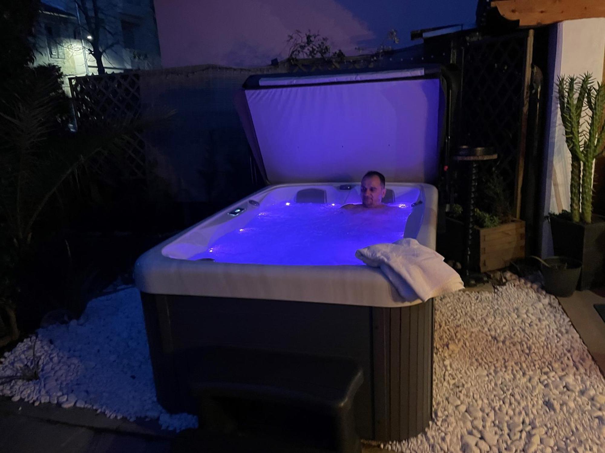 איזולה Villa Noa Jacuzzi & Sauna מראה חיצוני תמונה
